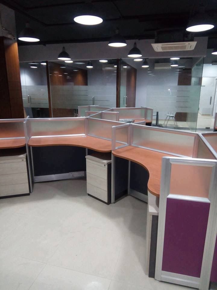 Multi Workstation Area