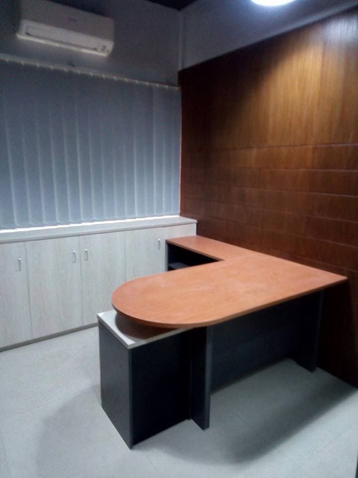 Compact Corner Workstation Design