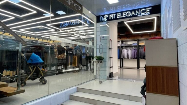 Fit Elegance Showroom Entrance Design