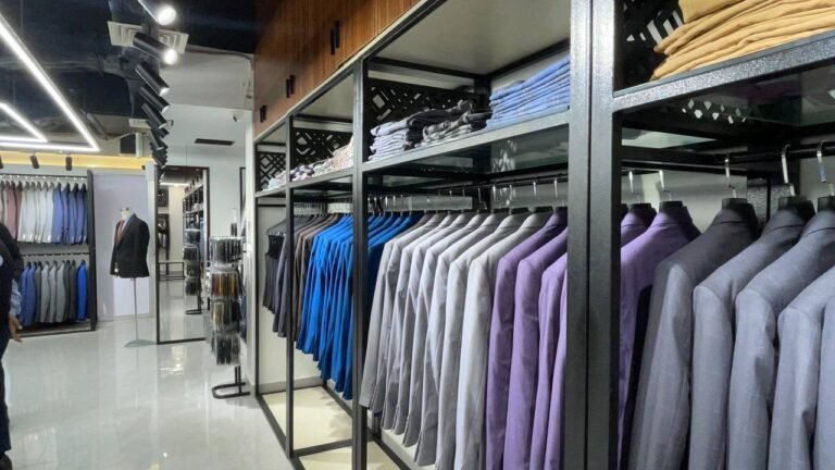 Fashion Showroom Clothing Display Racks
