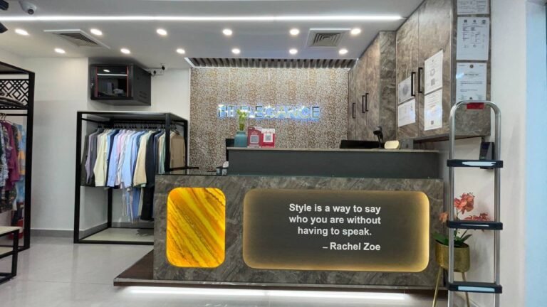 Fashion Showroom Front Counter Design