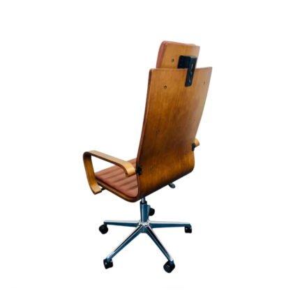 Premium natural wood back shell and chrome star base of classic wooden executive director chair